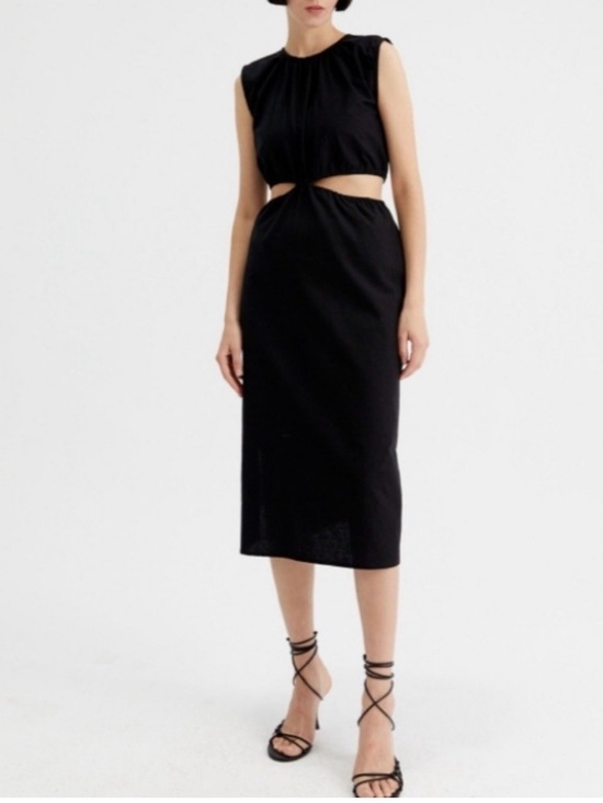 Compañia Fantastica Dresses & Skirts - Compañia Fantastica— NWT: Black Cutout Midi Dress Size: XS